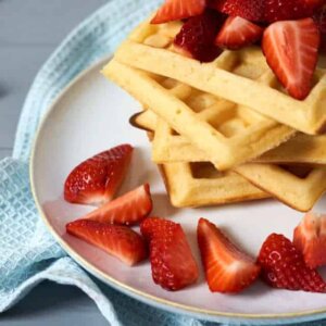 Quark-Waffeln mit Erdbeeren